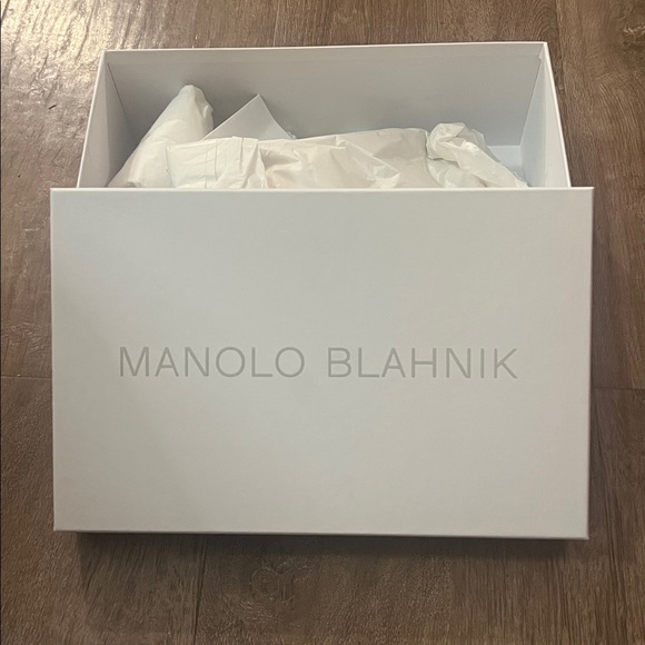 Manolo Blahnik Classic White Box - Picture 2 of 2